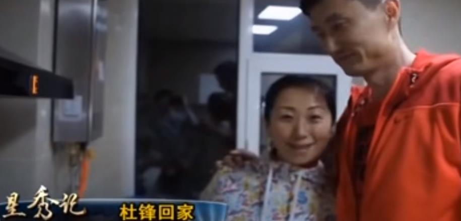 杜锋|中国男篮杜锋：姐姐开餐馆供他打篮球，成名后给姐姐养孩子