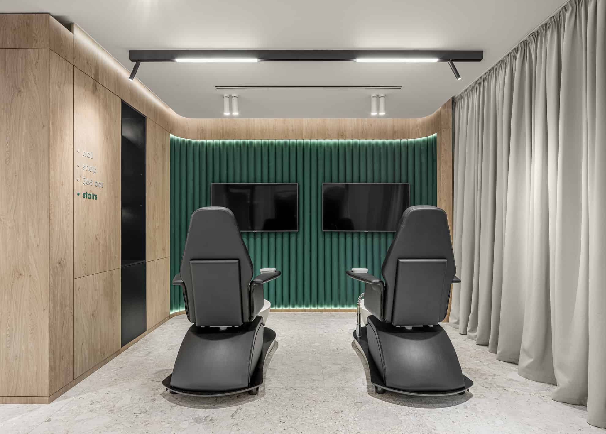 |乌克兰基辅365 STUDIO理发店设计