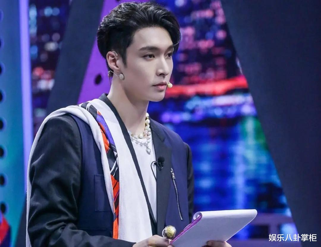 张艺兴|张艺兴的“尴尬”，会让多少流量明星“如梦初醒”？