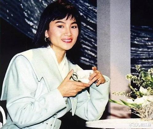 凤飞飞|凤飞飞：嫁大丈夫也幸福，36岁做妈妈，独子继承40亿遗产销声匿迹