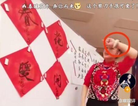 刘晓庆|刘晓庆戴巨型玉镯写福，圆润油腻发福长胖明显，删除视频缓解尴尬