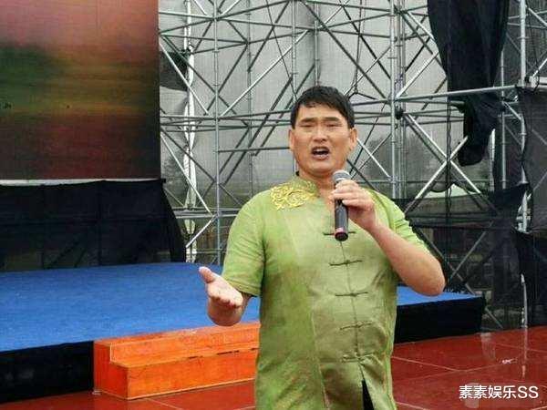 朱之文|大衣哥国庆节唱歌，现场大气磅礴座无虚席，6万多网友点赞热评