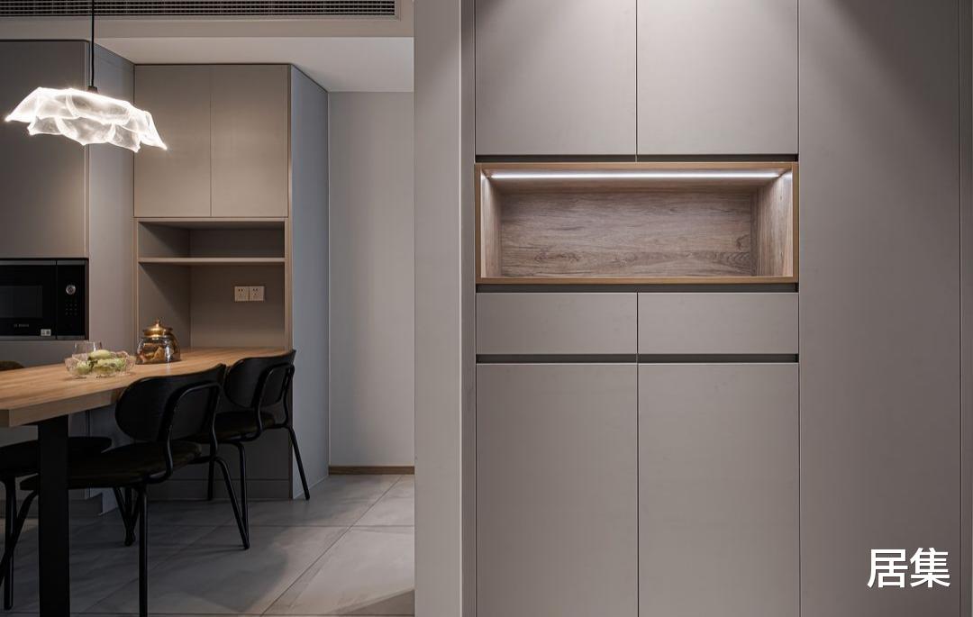 一家三口的房,采用合理的收纳,让整个室内变得美观又大气