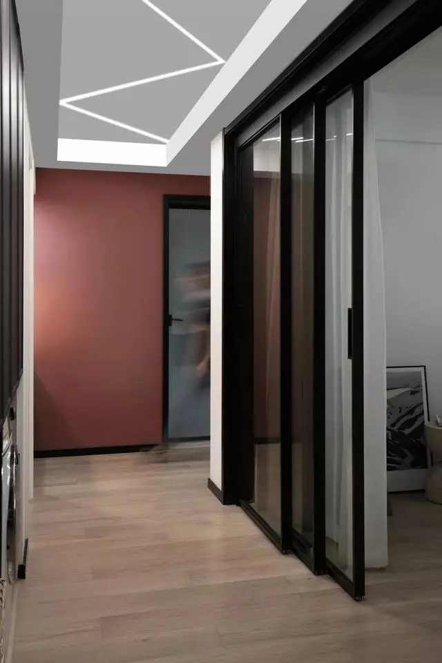 70㎡轻奢北欧2室2厅，舒适与优雅兼备，灰白基调+墨绿色软装！