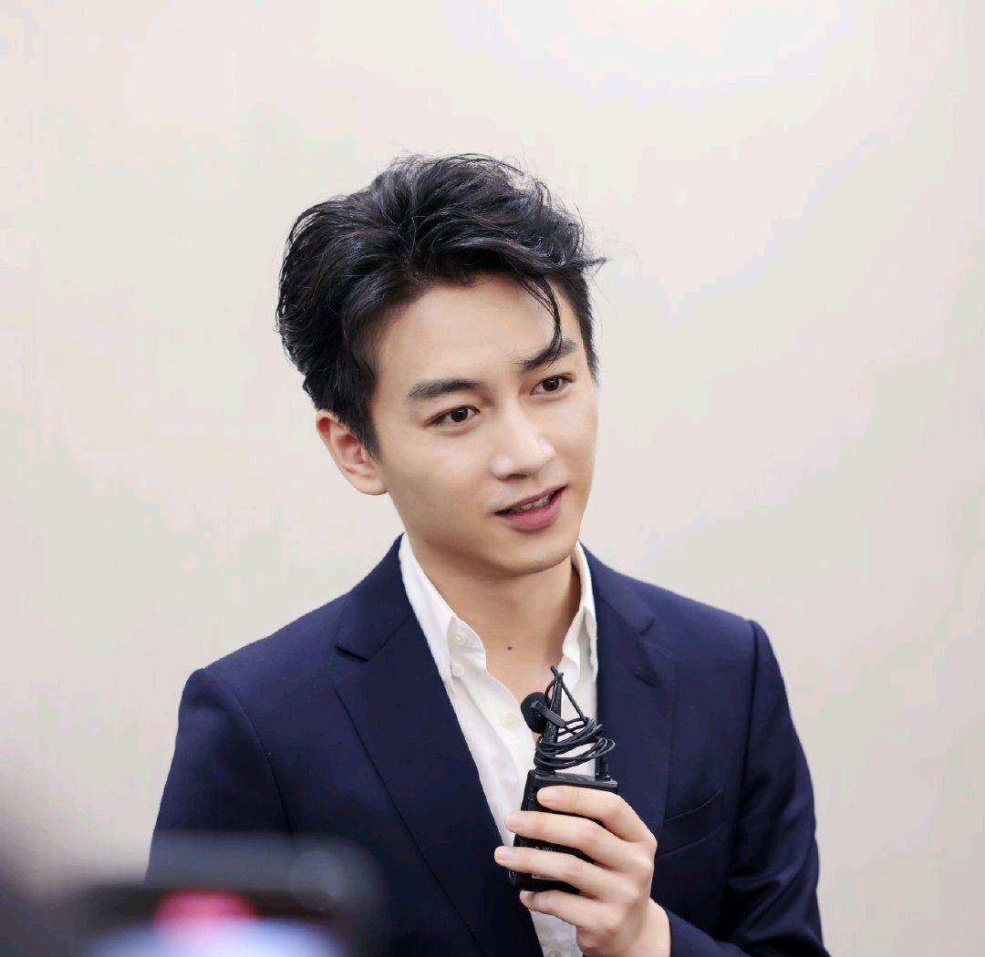 罗云熙|娱乐消息来自于张云雷、罗云熙、蔡徐坤等艺人，一起来看看吧！