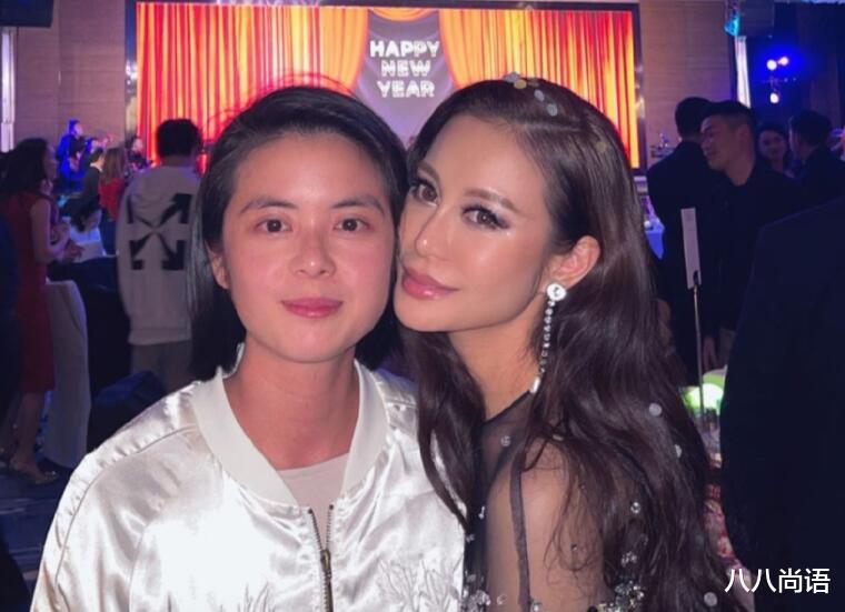 谢玲玲|谢玲玲女儿林心儿参加聚会,被调侃脸有点僵,还与一男子十分亲密