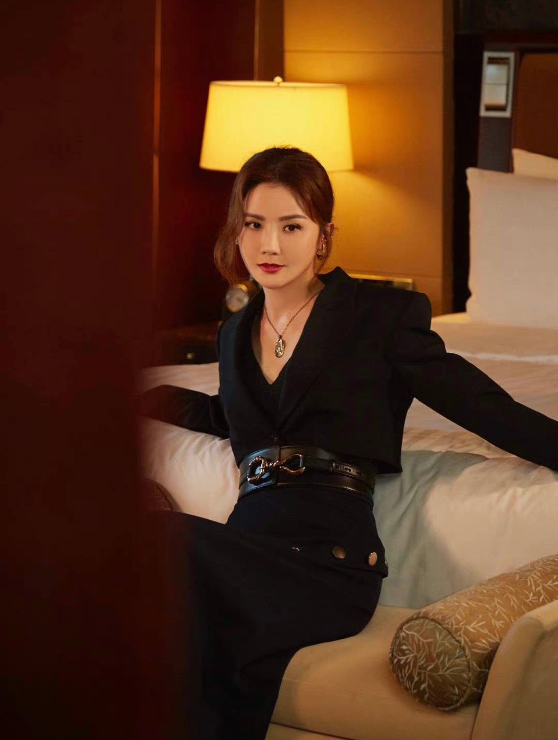 霍汶希|阿娇真瘦了不少，和阿sa同穿长裙都好美，却还是被身边霍汶希抢镜