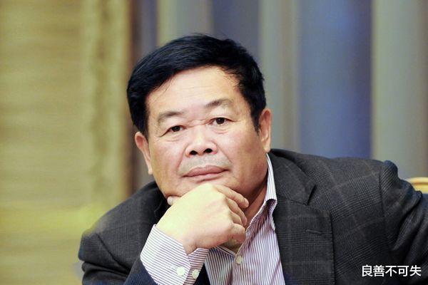 求职|一位名牌大学生去福耀求职,曹德旺看了一眼简历就丢进了垃圾桶,然后安排他去高温锅炉车间拉板车7年