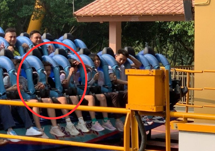 全红婵 全红婵最新消息！游乐园玩嗨了，坐过山车太淡定，水上乐园嬉闹