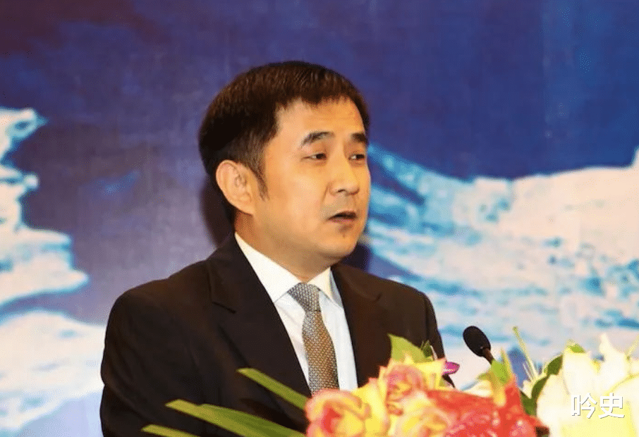 |京城最土豪地产商王永红的“劫数”，欠800亿出逃，还带走了她