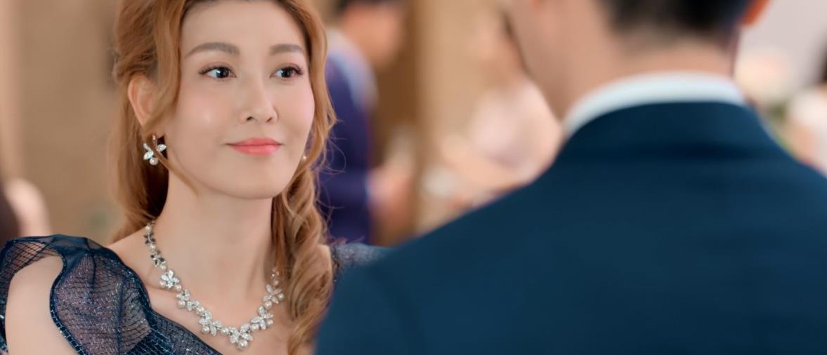 荣耀家族|《荣耀家族》首播：全员恶人设定，剧情上头，熊黛林眉毛出戏