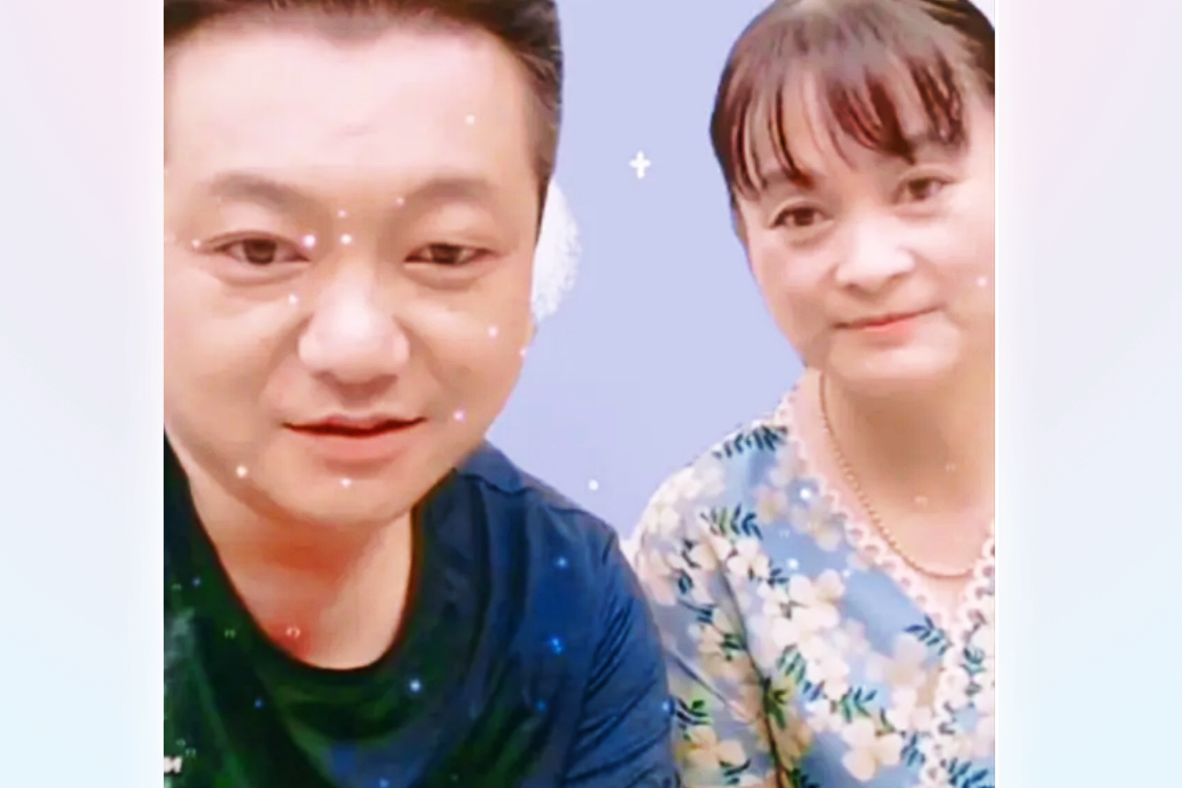 陈亚男|女儿、父母齐上阵当网红？这一家人有什么算计？求名+求利