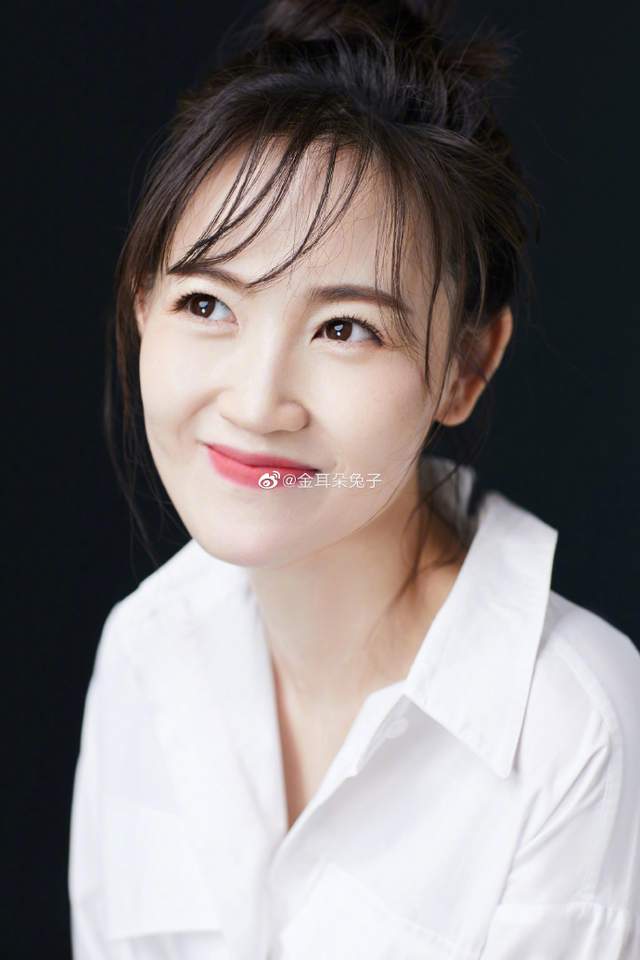 马蓉|34岁马蓉近照曝光，用一百多元的化妆品，生活水平下降几个档次