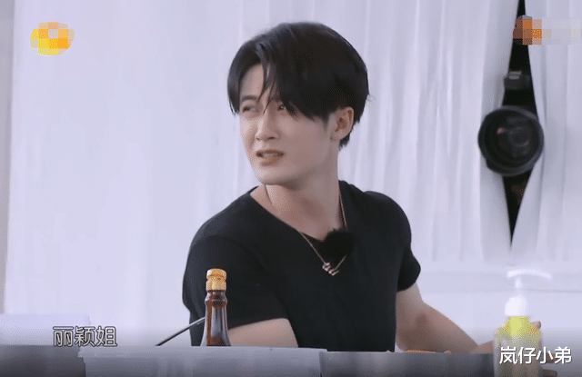 李嘉欣|赵丽颖回归《中餐厅》，当面调侃黄晓明，从客人秒变员工不当外人！