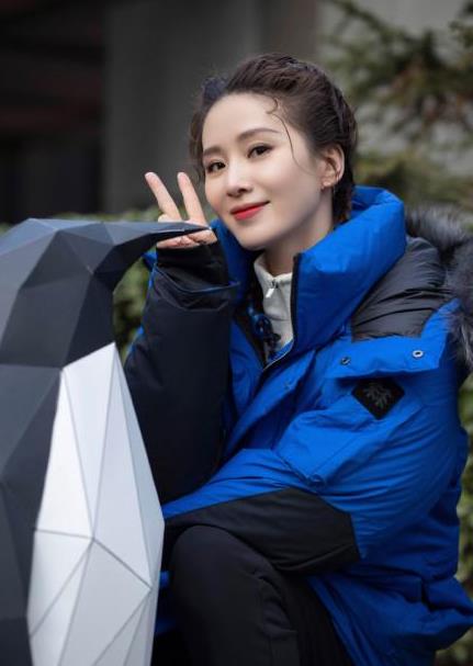 刘诗诗|刘诗诗普陀山每年的庙会，吴奇隆老年又得子？老婆疑似怀了二胎？