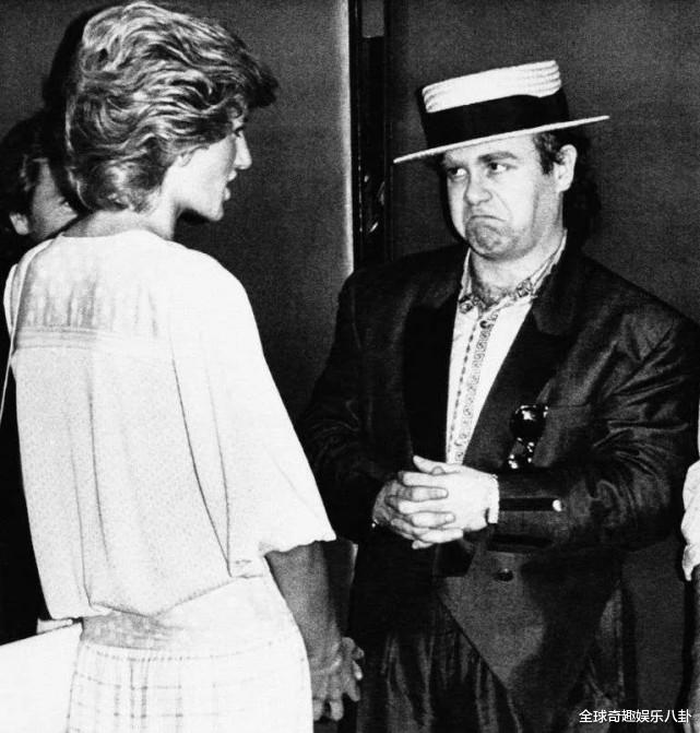 埃尔顿·约翰|埃尔顿力撑哈里、梅根，揭女王私下面目，“不要和我顶嘴，我是女王”