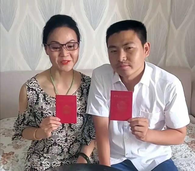 交易 30岁小伙娶56岁大妈，两人都表示是情投意合，并决心白头到老！