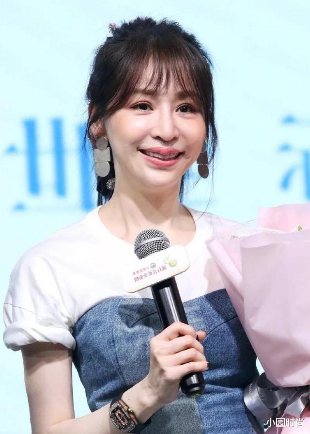 王心凌|王心凌怎么变成这样了，尖成双下巴，衣服太加分了