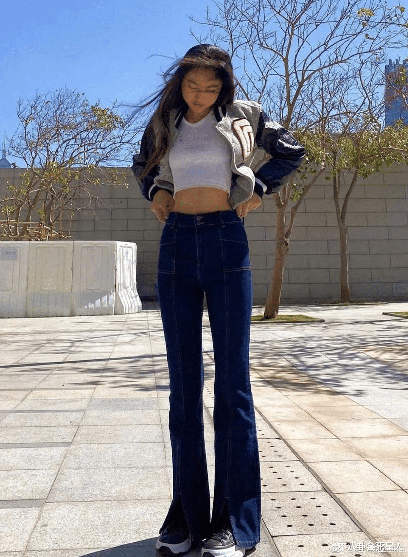 任达华|任达华女儿穿露脐衣拜年, 细腰胸前发育好，16岁1米8超模特妈