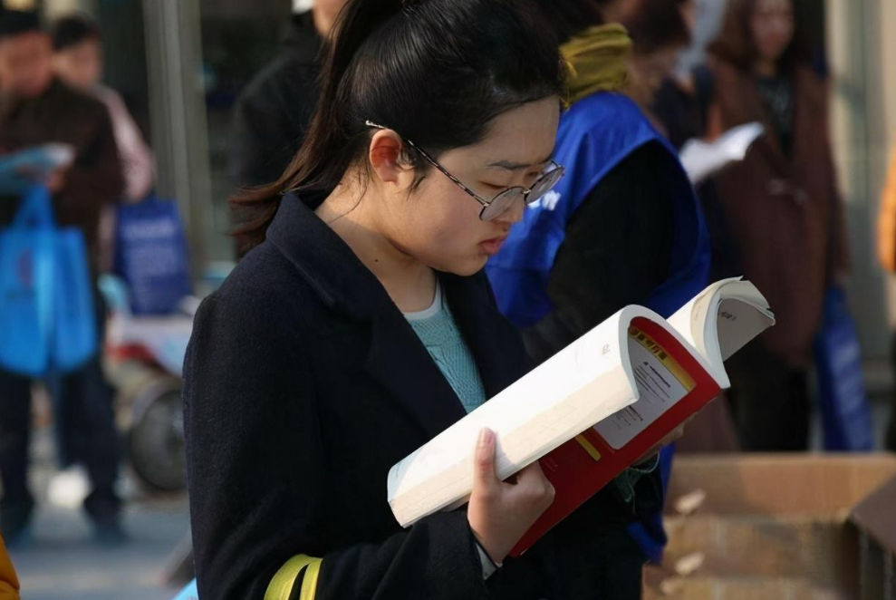 运动裤|公务员有望打破“低薪资”，年薪将超过30万，招聘方式也有变化