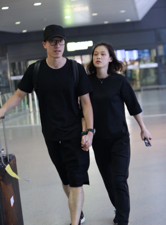 穿衣搭配 刘翔老婆这发型有个性，前面飒爽后面妩媚，配一身长裙还挺有气质