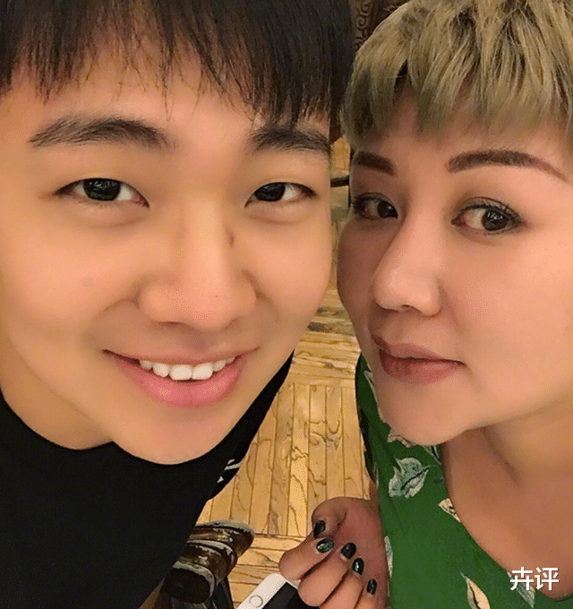 郭麒麟|心疼郭麒麟过得苦，又吐槽郭汾瑒过得好：捧和贬的其实是同一拨人