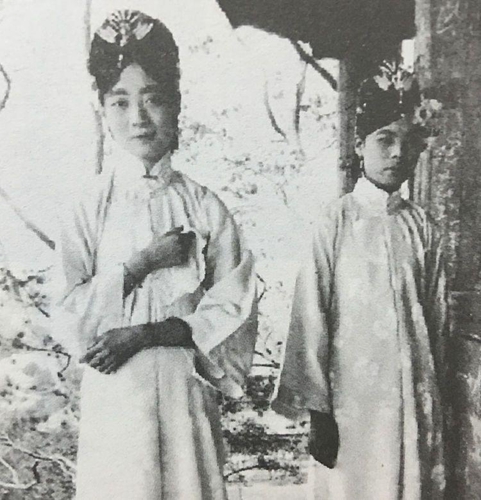老照片|皇后婉容真实容貌：颜值出众可惜命运悲惨，图5是唯一一次穿朝服