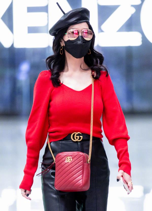 黄景瑜|赵雅芝奶奶年纪不服老，模仿00后穿“贴肉装”，优雅老去很难吗