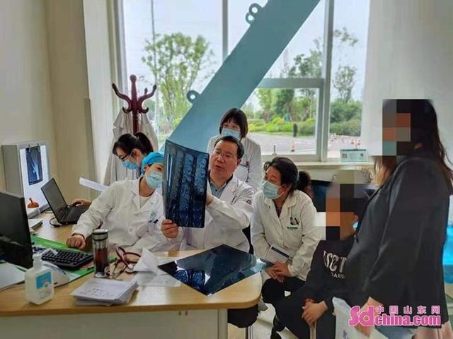 中国山东网 鄄城县人民医院特邀专家教授来义诊 解决妈妈烦恼
