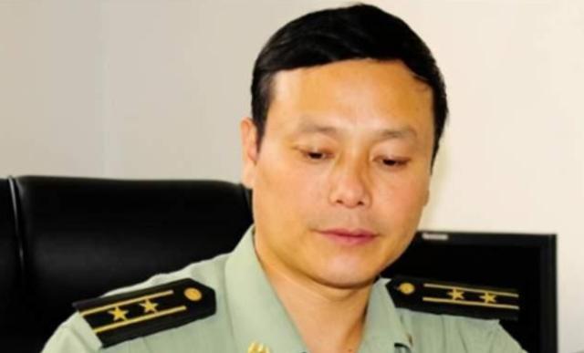 詹传婷说说历史 英雄徐洪刚:28年前孤身勇斗歹徒,身中14刀,有一刀离心脏8厘米