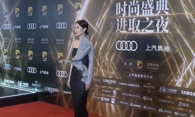 刘芸|时尚盛典群星：张雨绮性感撩人，刘芸袒露事业线，娄艺潇汉服吸睛