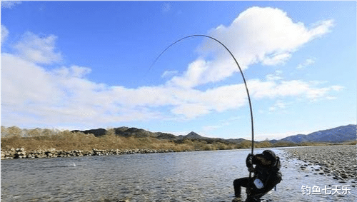 |要鱼竿还是要命？一周内多名钓鱼人溺亡，只因下水捞鱼竿