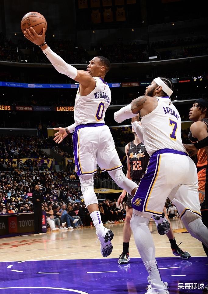 湖人隊(duì)|20+8+8，卻被湖人擺上貨架！不受洛杉磯待見，詹姆斯挺你就夠了