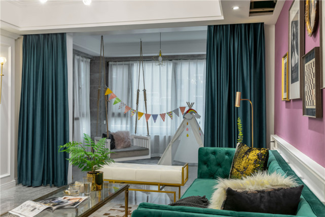 94平现代风三居室，餐厅的设计有时尚迭起的精奢感