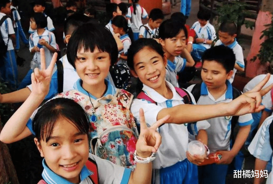 甜橘妈妈|女生为什么不能光着上半身？小学生用“画”阐述，让人忍俊不禁