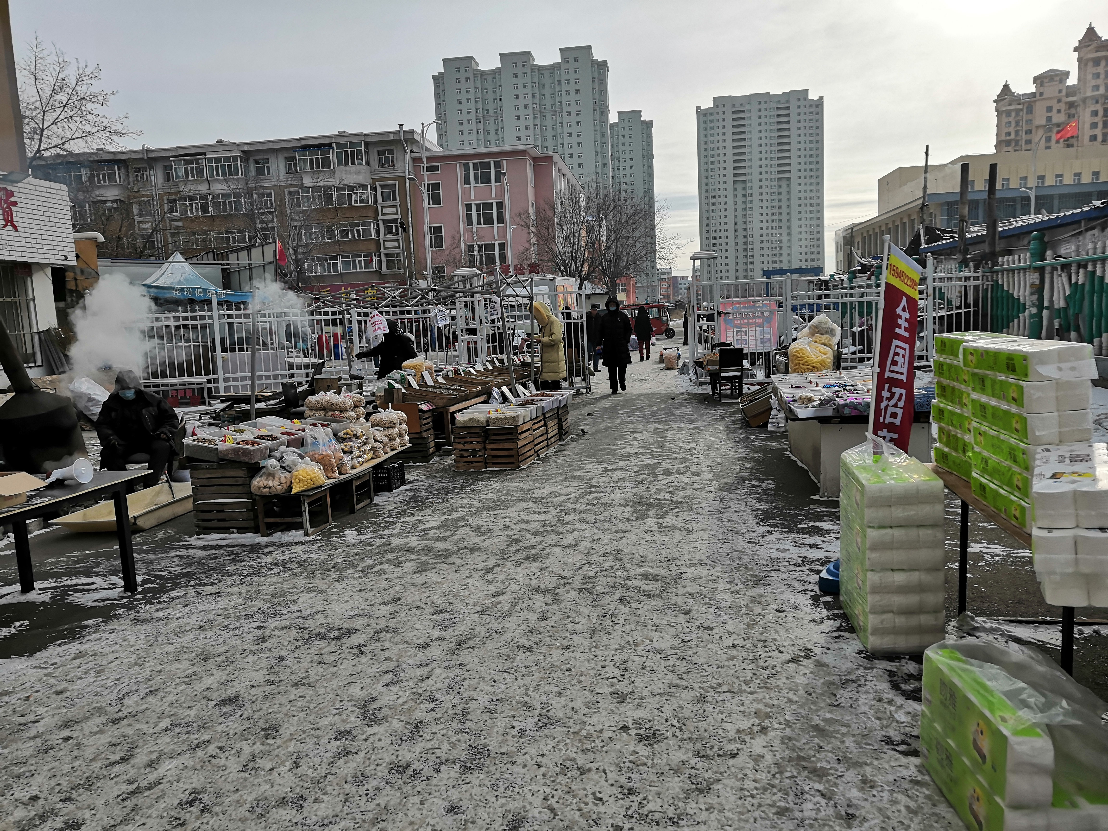 szfreeman 换上雪地胎，驰骋在鹤城的雪地上，第一站是去感受接地气的菜场