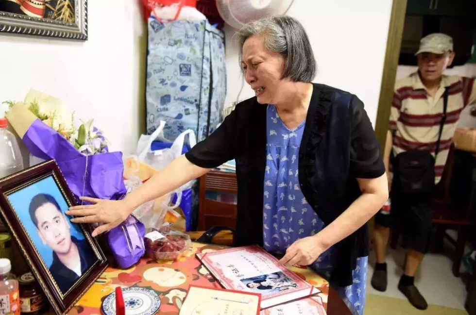 炎九|51岁谢阿姨哭诉：儿子意外离世，一年后儿媳要改嫁，还要带走孙女