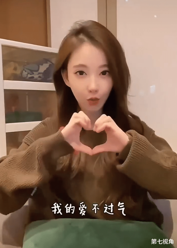 冯提莫|冯提莫再跳《佛系少女》手势舞，动作熟练游刃有余，网友：爷青回