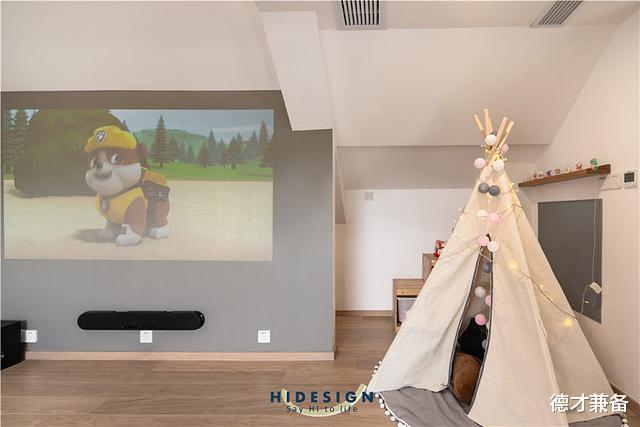 |不要再忌讳顶楼了,这家人在143㎡的顶层复式里,享受着隐居生活