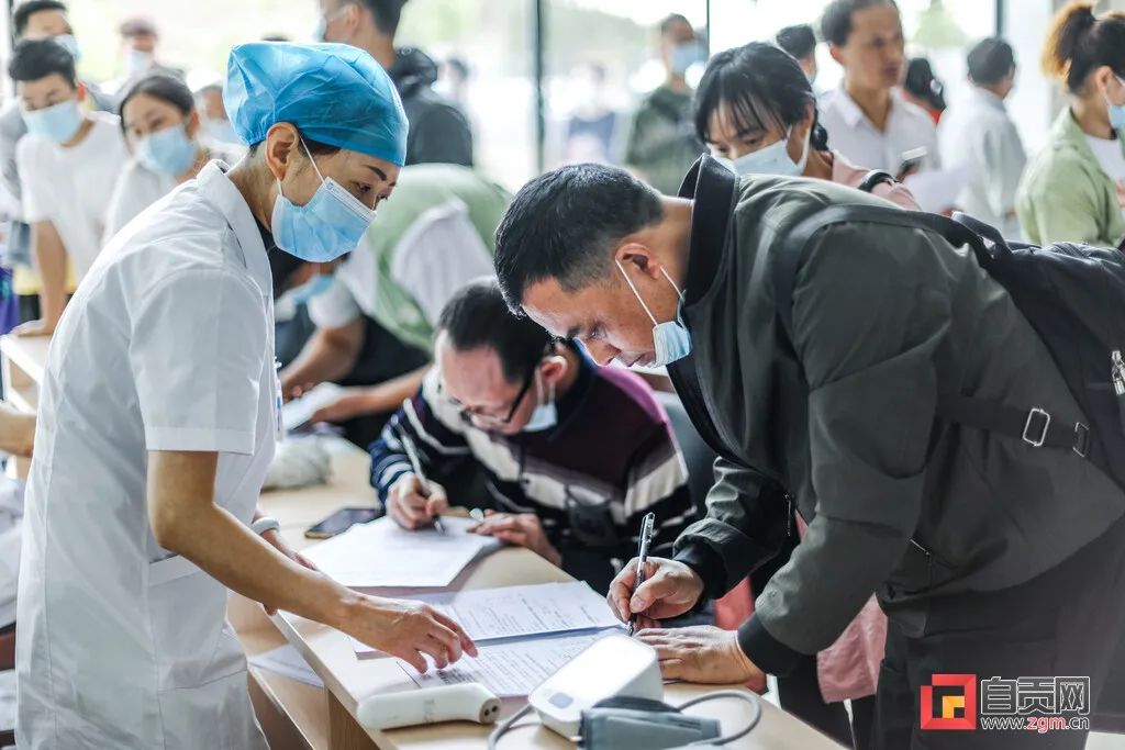 富顺快报 这几天,富顺打疫苗的人真多!