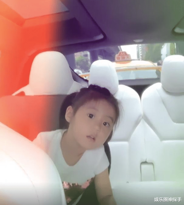 沙丘|贾静雯老公太幸福，屡在社交账号上晒合影，俩女儿出镜率高