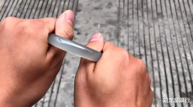 |25000拿下的原石，没有灯光表现，结局意想不到