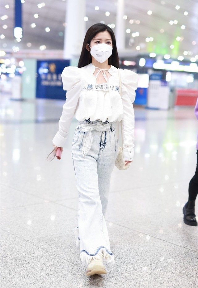 Lady变美日记|章泽天虽然形象清纯，但却没有“阔太感”，身穿浅色裙太娇嫩