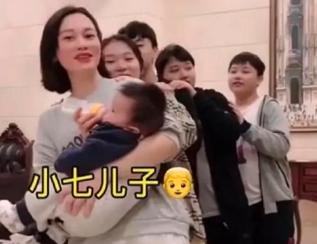 萱爸育儿经|广东36岁宝妈超能生,育有5男2女7个娃,老大读高中老小上早教