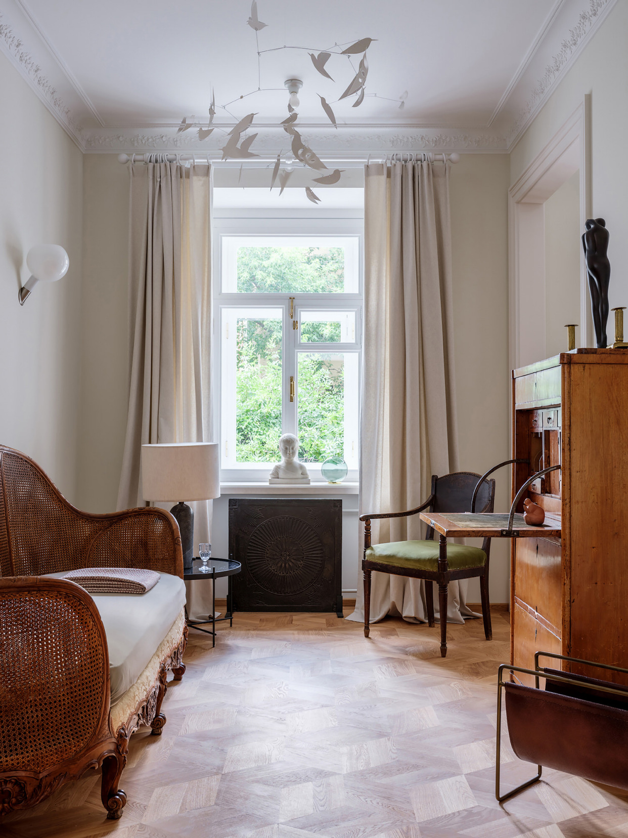 75㎡两居室,一半生活,一半艺术!