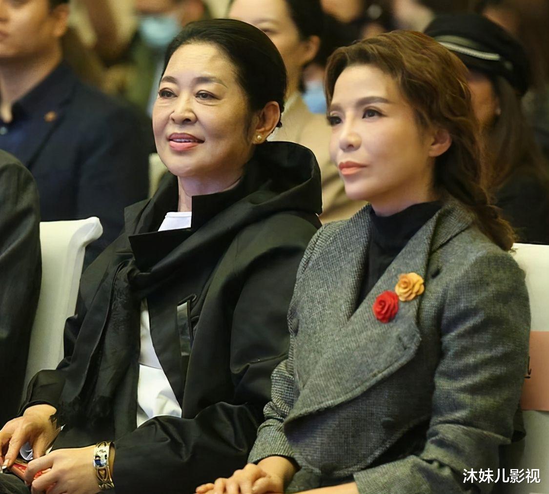 倪萍 倪萍的真实容颜,脸上黄斑皱纹瑕疵多,62岁减肥瘦身也不漂亮!