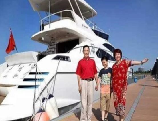 萌主妈咪说育儿 富婆李宝华雇人伪装李嘉诚私生子，诈骗十多亿，直言死也划算