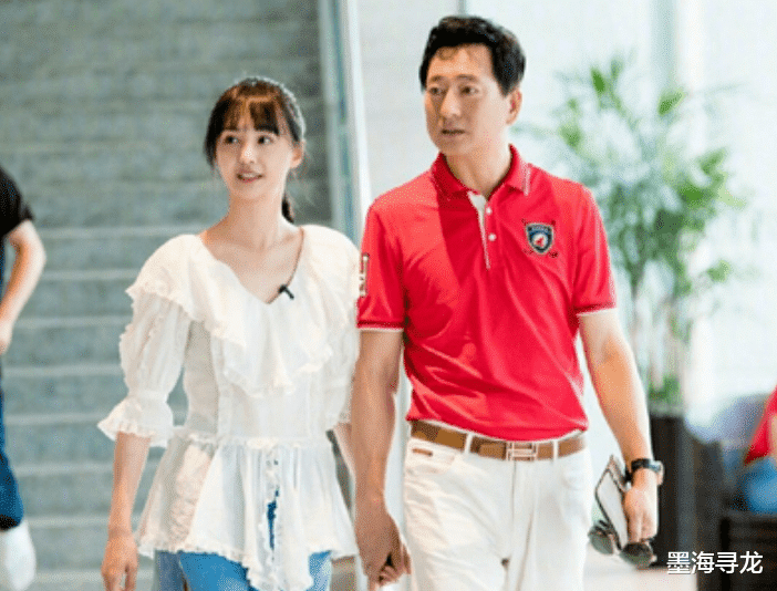 郑爽|张恒深夜再放猛料，郑爽弟弟爆料郑爽欠工资不给，还让弟媳打胎