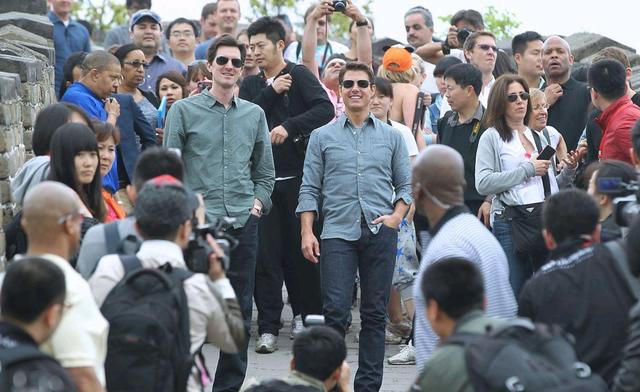 金球奖|李政宰《鱿鱼游戏》抵制金球奖,汤姆克鲁斯退回三个金球奖杯