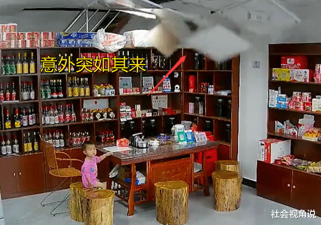 社会视角说 广东:超市天花板突然全部掉落,1岁孩子一脸淡定,母亲吓坏了